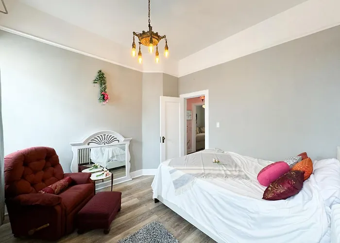 Nyc Views Spacious 3 Bedroom Apartment