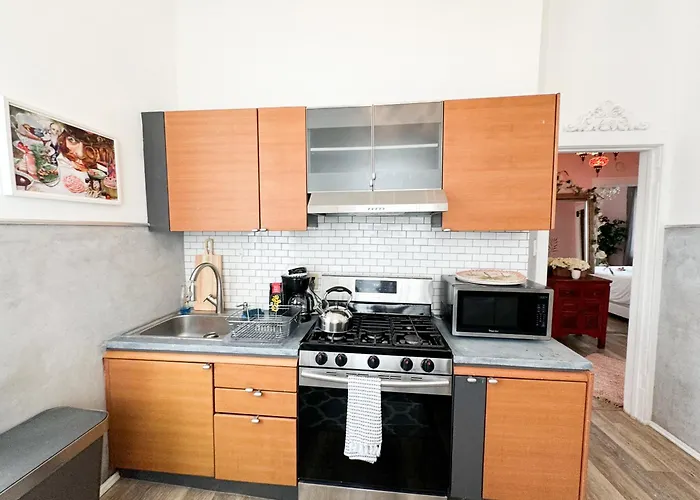 Nyc Views Spacious 3 Bedroom Apartment